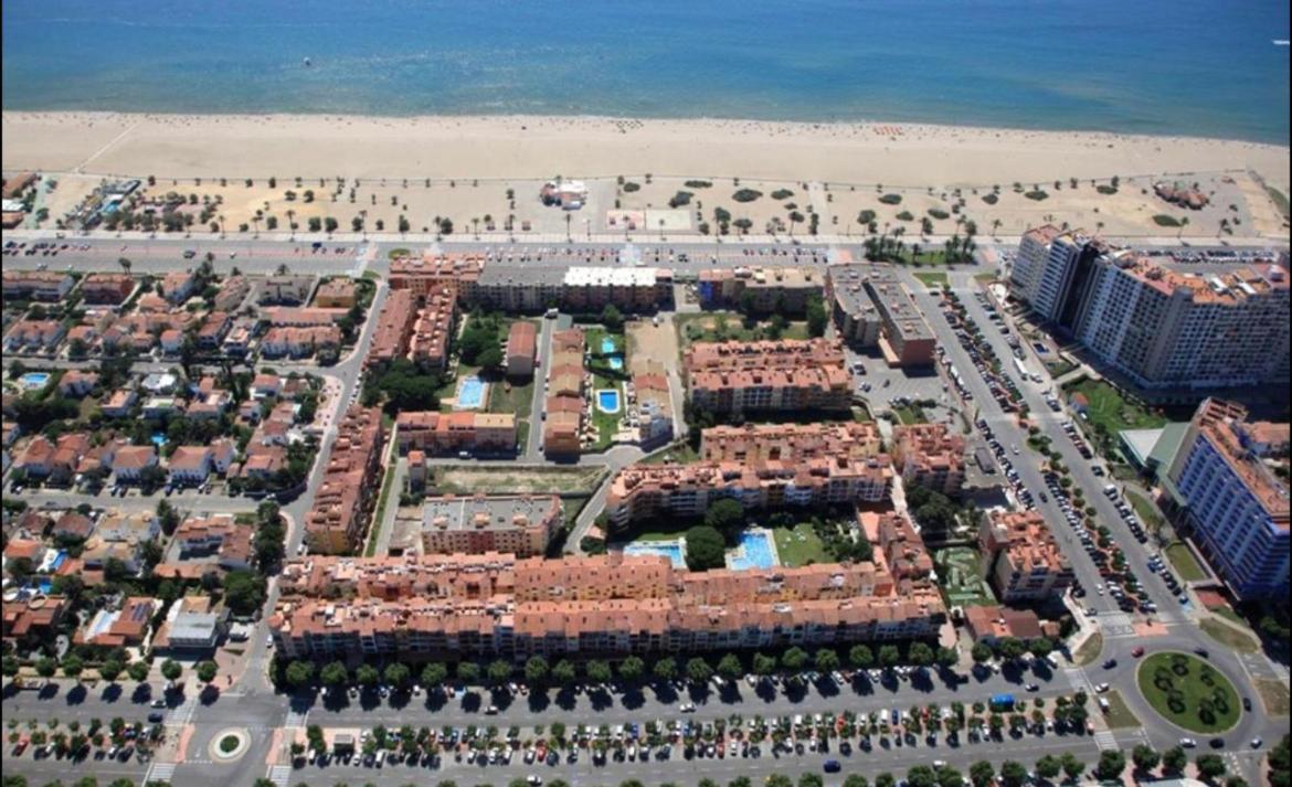 Appartement 1 Chambre Climatise Avec 3 Piscines A 200 M De La Plage 艾姆布里亚布拉瓦 外观 照片
